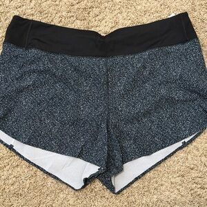 Athleta Run With It Shorts, Size XL